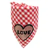 Ny Pet Valentine Scarf Lip Print Dog Bib Love Pet Grid Handduk Gåvor för Pet Plaid Print