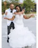 Seksowna czarna dziewczyna sukienki ślubne syreny koronkowe aplikacje koraliki Sheer szyi długie rękawy Współziarowy pociąg przy plus size ślubny suknie ślubne