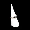 10PCS / porciones popular de la manera Mini acrílico dedo de la joyería del sostenedor del soporte del anillo de Triángulo de cono exhibición de la joyería del estante del estante