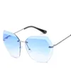 Luxury Fashion Sexy Rimless Overized UV400 Solglasögon för kvinnor Metal Frame Sun Glasses Pink Blue Plastic UV400 Shades Designers6103229