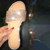 Chinelos femininos cor doce chinelos femininos ao ar livre sapatos de praia quente novo verão feminino chinelos de cristal brilho liso macio bling1