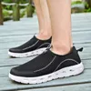 Wading Shoes Fashion Womens Mens Slip On Running Shoes Summer Breattable Designer Trainers Sneakers Hemlagade varumärke tillverkade i Kina storlek 39-44