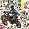 50 st Blandade små affischskateboard klistermärken Motorcykel Född för att åka för bil bärbara hjälmklistermärken Pad Cykelcykel PS4 Notebook Gitarr PVC-dekal