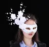 Disposizione di fiori bianchi di alta qualità Maschera di fiori laterali a mezza faccia Maschera veneziana di travestimento Maschera sexy di pizzo di bellezza principessa 4 colori