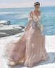 Elegantes vestidos de novia de playa sin espalda de encaje con hombros descubiertos, cuello en V, sin mangas, vestidos de novia con apliques, tren de barrido de tul robe de mari￩e