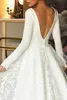 Fantastyczna Koronkowa Backless Suknie Ślubne Głębokie V Neck Linia Długie Rękawy Suknie Ślubne Sweep Train Robe de Mariée