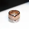 2019 NY LUXURY GOLD COLOR V Brev Ringar för kvinnor Högkvalitativ Gorgeous Cubic Zirconia Ring Party Wedding Ring Anillos Mujer Y19052301