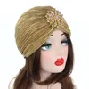 Fashion Women Turban Hat Head Wrape Lady Femme extérieur décontracté plissée en velours doux capuchon de couverture avec broche 4 styles6127923