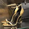 2019 Altın Kırmızı Siyah Patent Deri 10.5 CM Harfler Topuklu Tasarımcı Kadınlar Benzersiz Harfler Sandalet Elbise Düğün Ayakkabı Seksi sandalet 35-41 Kutusu