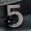 Moda número 5 pequena flor broche full strass broche mulheres jóias designer alfinetes para senhoras ouro e prata atacado