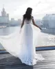 2019 Neue Brautkleider mit Flügelärmeln und Spitzenoberteil, transparenter Ausschnitt, A-Linie, Chiffon, Sommer-Strand-Brautkleid mit seitlichem Schlitz