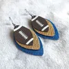 Boucles d'oreilles en cuir de football 3D à la main Cricut Glitter 3 couches Couleur personnalisée Couleur en simili cuir Boucles d'oreilles Solides