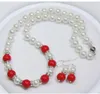 SPEDIZIONE GRATUITA Collana di perle di conchiglia bianca / perle di corallo rosso da 10 mm + set di orecchini