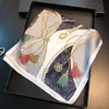 Kleiner quadratischer Joplin-Schal aus 100 % Maulbeerseide-Crêpe-Satin, temperamentvoll, elegant, weich, bequem, Kuss, Größe 50 x 50