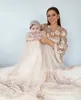 아기 레이스를위한 짧은 슬리브 세례 드레스 보닛 퍼스트 성찬식 가운을 가진 아플리케이드 구슬 침례 드레스