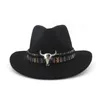Qiuboss unisex karneval cowboy mode hatt rulla Brim ullfilt Fedora mens damer västra hattar metall bullhead dekorerade trilby