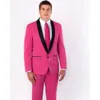 costumes pour hommes roses chauds