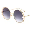 2019 luxo rodada mulheres óculos de sol pérola decoração moda óculos de sol das senhoras gradiente de tons claros uv400 occhiali da sole