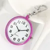 Wielokolorowa mini okrągła obudowa pielęgniarka kieszonkowa kieszanka lady dziewczyna kwarcowa wisiorka zegarki arabski numer Luminous Clock2073397