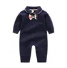 Ins High End Baby Märke Kläder Baby Plaid Bow Romper Ny Bomull Nyfödd Baby Girls Boy Spring Autumn Romper Kids Designer Spädbarn Jumpsuits