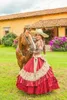 Abiti tradizionali rossi messicani Quinceanera con scollo a V in pizzo ricamato a maniche lunghe Prom Cenerentola Principessa Cowgirl Abito da 16 anni dolce