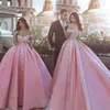 2019 Off The Shoulder Quinceanera vestidos feitos à mão flor lantejoulas frisado vestido de baile Sweet 16 vestido Vestidos 15 anos vestido de festa