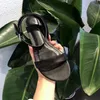 Knöchelriemen Damen Sandalen Designer Logo bedruckte Ledersandale Damen offene Zehen flache Schuhe Sommer Outdoor Schuhe mit schwarzer rosa Farbe