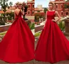 Elegante abito da sposa rosso a trapezio con scollo a barca in raso con cintura Bowknot Corte dei treni Abiti da sposa Abiti da sposa