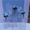 Blommor klart vas akryl stativ blomma bukett står bröllop centerpieces fönster hantverk display gångväg väg leder bröllop blommor bakgrund