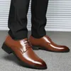 Bimuduiyuy Brand Classic Man oaked Toe Платье Обувь Мужская Патентная Кожа Черная Свадебная Обувь Оксфорд Формальные Обувь Большой Размер