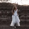 V Neck Beach Bröllopsklänning Real Photo Lace Appliqued Illusion Bare Back Light Weight Bridal Gown