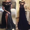 2019 Svart chiffong En linje Kortärmad kvällsklänningar Lace Appliques Sexy Side Split Prom-kappor Vestido de Noche Formella Party Gowns