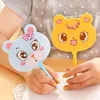 Stylo à bille en forme d'éventail d'animaux, dessin animé pour enfants, cadeau mignon, papeterie créative, ours à nœud, stylo d'écriture, capuchon, stylo à bille 57