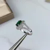 Neuer Spot Emerald Ring Grün 18karat Gold Eingelegt Emerald Zirkon eingelegt überlegener grünes Zirkon6035999