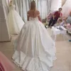 2019 robe de mariée robe de bal blanche haute qualité appliques en satin sur l'épaule col bateau robes de mariée sur mesure pas cher