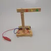 Ilköğretim öğrencileri yaratıcı trafik ışığı modeli DIY el yapımı bilim ve teknoloji küçük ölçekli buluş bilimsel deney oyuncaklar