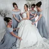Prachtig Sier Gray A Line Bruidsmeisje jurken Off Shoulder Satin Enkle Lengte Wedding Guestjurk Plus Maat formele bruidsmeisje jurken