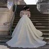 Plus Size Eleganckie Satynowe Suknie Ślubne Koronki Aplikacja Bateau Neck Długie Rękawy See Through Sukienka ślubna Suknia Bridal Vestios de Novia