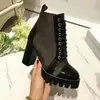 Designer-p-Schuhe, komplett aus echtem Leder, Martin-Stiefel mit grobem Absatz, modisches Freizeit-Set in Schwarz, Höhe 9,5 cm