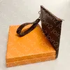 حقيبة مدينة عالية الجودة للسيدات اليومية حقيبة الهاتف الخليوي Pochette إكسسوارات مخلب بني مقاوم للماء قماش متقلب M63447