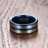 Anillos de carburo de tungsteno ranurados pulidos para hombres Alianzas de boda martilladas cepilladas azules de 8 mm TAMAÑO DEL ANILLO con borde escalonado 6-132982