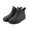 Rain Boots of Short Boots Kitchen Nonslip Gummiskor Mjuka skor med Soles of Work Wear Insurance Mode unisex vattentät sko9940574