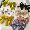 زهرة أقواس كبيرة الشعر مقطع النساء أقواس barrette big girls daisy المطبوعة الساتان bowknot مقطع بوتيك الأطفال ملحقات الشعر 18 سم c6318