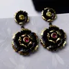 Boucles d'oreilles pendantes Fashion-Classic Flower design avec Ruby et Olivine Cubic Zirconia Boucles d'oreilles de haute qualité