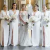 Sexiga fantastiska smala brudtärna klänningar v neck sheath stil hög split långärmad vit satin bröllop gästklänning högkvalitativa kvinnor klänning