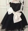 Nouveau bijou tulle noir avec arc blanc robes de demoiselle d'honneur 2019 princesse manches courtes une ligne enfants tout-petits perles robe de première communion