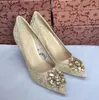 Hot Sale-Bride Bröllop Skor Diamant Studded Clear Crystal Pumps Pekade Toe Stilettos Lace High Heels Green Red White Yellow