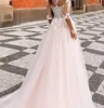 Transparente 3 4 Manga longa Um vestido de noiva de linha de renda branca de rosa pálida Apliques de festas modernas de tule vestidos de noiva do castelo de mar228r
