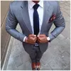 Haute qualité deux boutons gris rayure marié Tuxedos garçons d'honneur revers cranté meilleur homme Blazer hommes costumes de mariage (veste + pantalon + cravate) D: 21