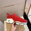 Fashion Luxury Uomo Donna Casual Spikes Scarpe con strass Ladies Party Walking Shoes Sneakers Chaussures De Sport Slip on